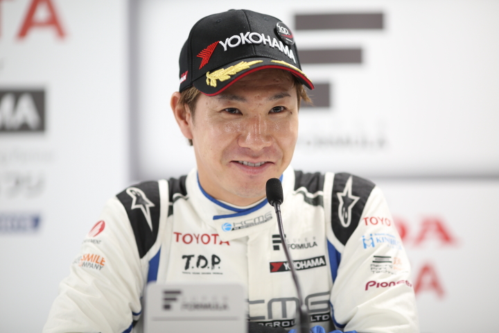 予選記者会見: 2位の小林可夢偉（KCMG）