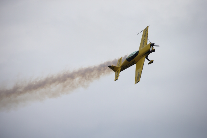 もてぎ20周年セレモニー: エアレース・室屋義秀氏のデモ飛行