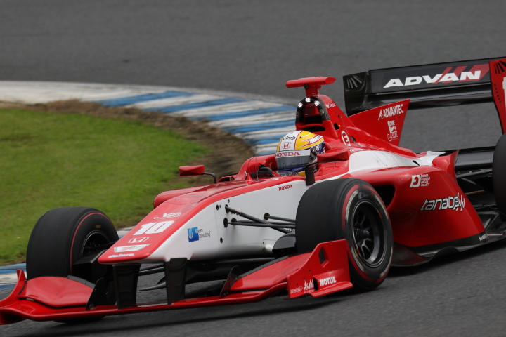 決勝レース: 塚越広大（REAL SF14）
