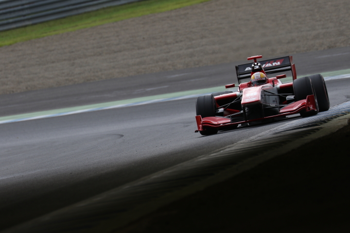 決勝レース: 塚越広大（REAL SF14）