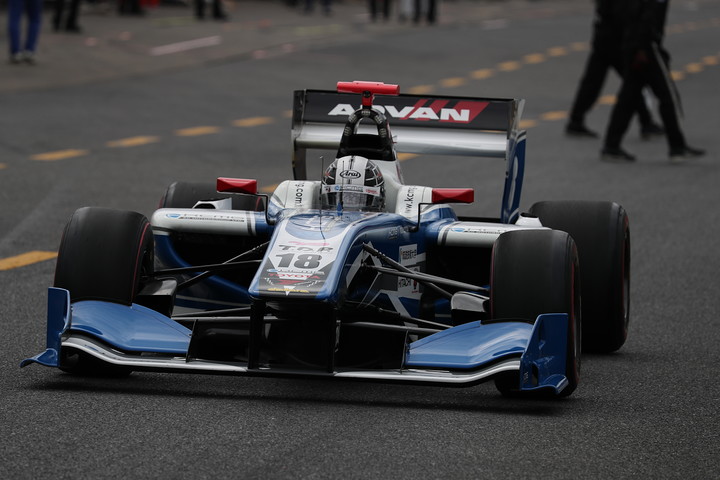 公式予選: 2位は小林可夢偉（KCMG Elyse SF14）