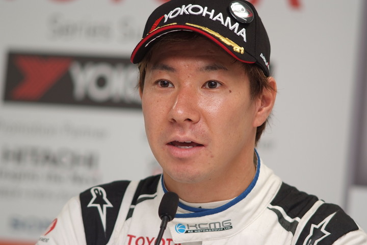 予選記者会見: 2位の小林可夢偉（KCMG）