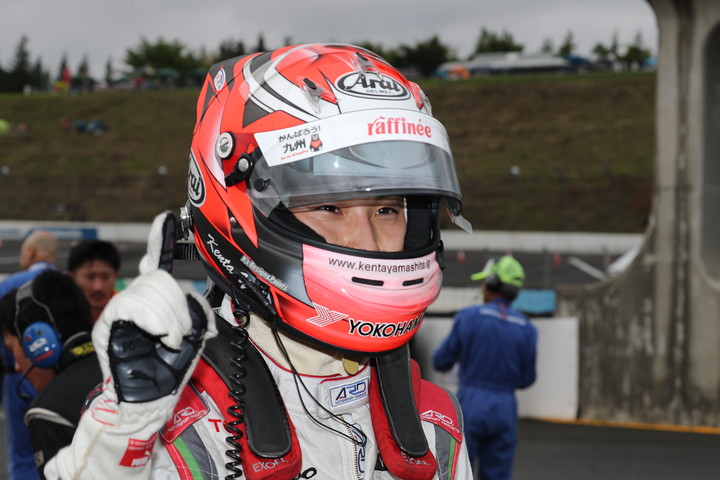 公式予選: ポールポジションを獲得した山下健太（KONDO RACING）