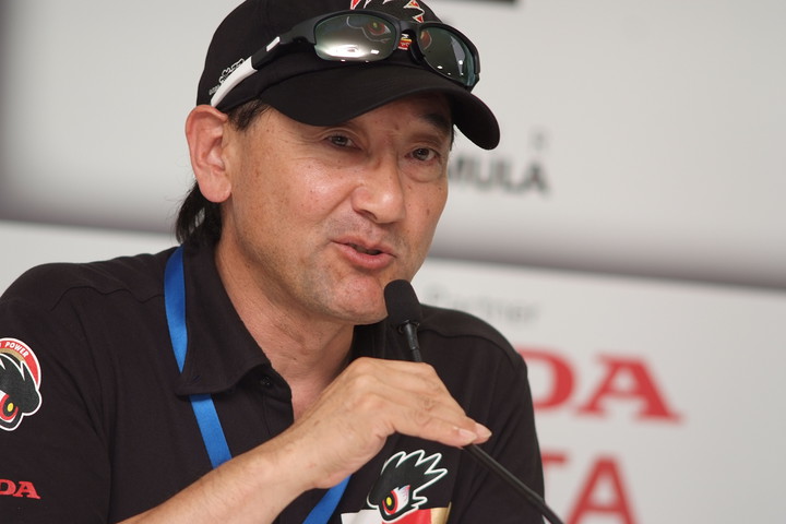 決勝記者会見: 優勝チーム監督の手塚長孝氏（TEAM MUGEN）