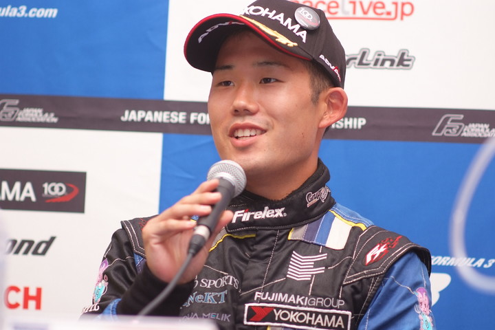 決勝記者会見: Nクラス優勝の元嶋佑弥（HANASHIMA RACING）