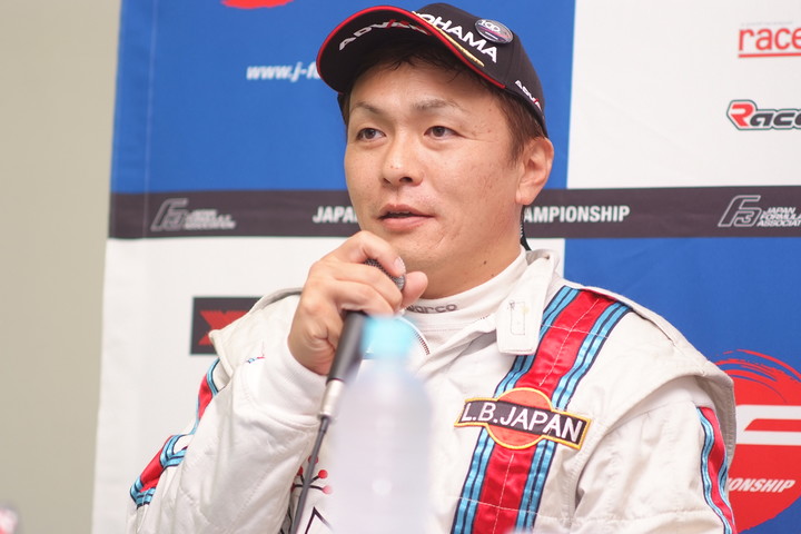 決勝記者会見: Nクラス3位の大塚隆一郎（シーエムエスモータースポーツプロジェクト）