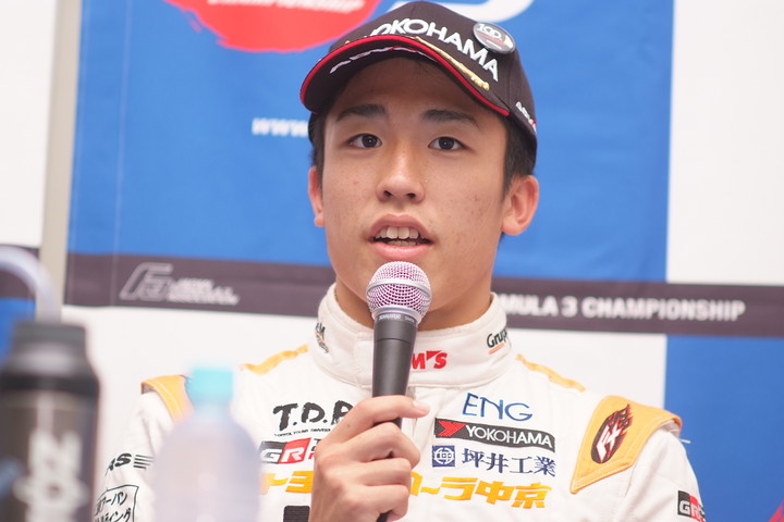 決勝記者会見: 優勝した坪井翔（カローラ中京Kuo TEAM TOM'S）