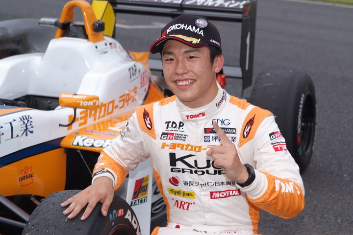 優勝した坪井翔（カローラ中京Kuo TOM'S F317）