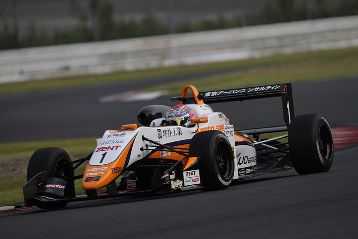 優勝は坪井翔（カローラ中京Kuo TOM'S F317）