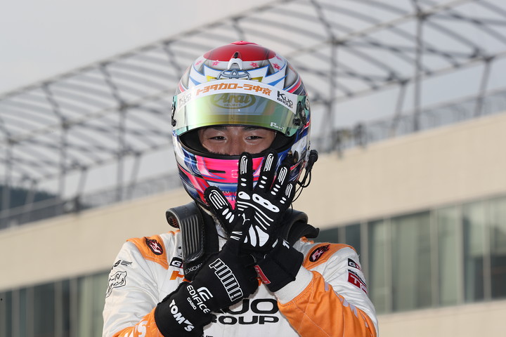 優勝した坪井翔（カローラ中京Kuo TEAM TOM'S）