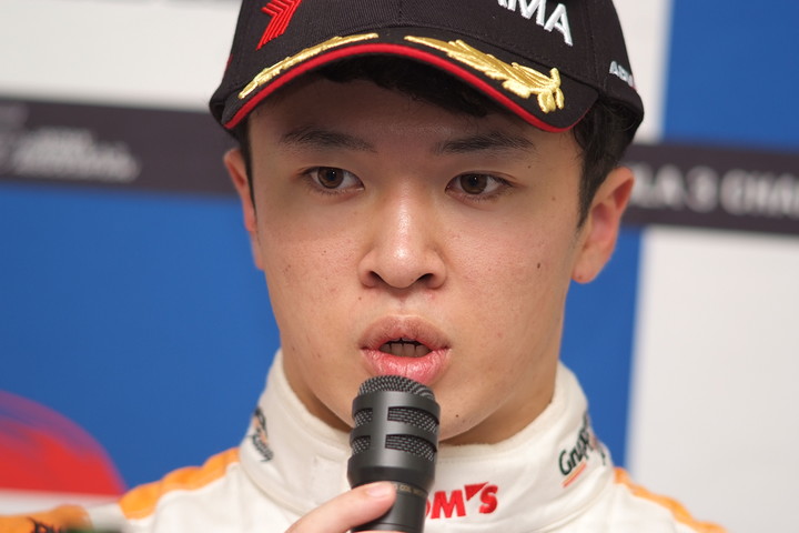 決勝記者会見: 2位の宮田莉朋（カローラ中京Kuo TEAM TOM'S）