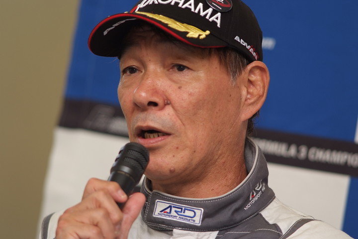 決勝記者会見: Nクラス3位の植田正幸（B-MAX with Rn-Sports山下製作所）