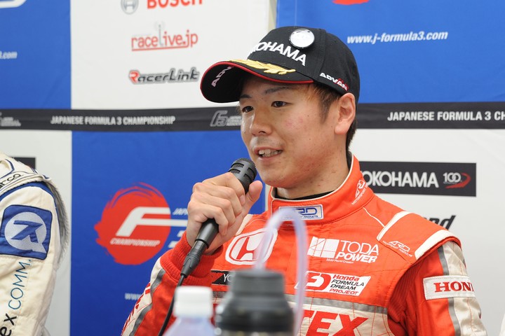 決勝記者会見: 優勝した大津弘樹（TODA RACING）