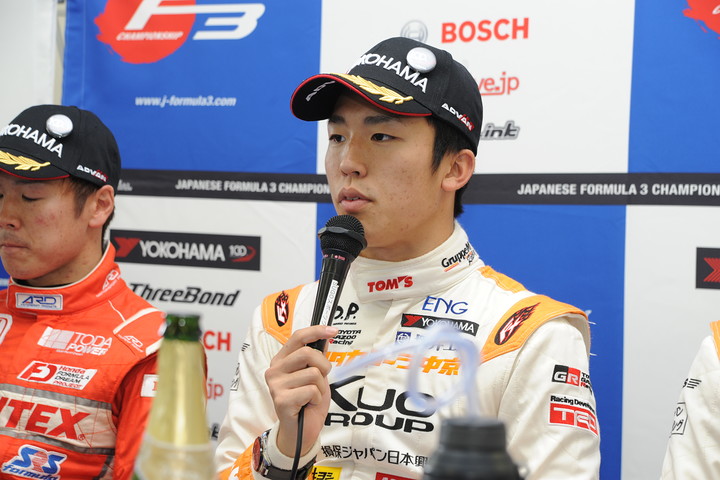 決勝記者会見: 2位の坪井翔（カローラ中京Kuo TEAM TOM'S）