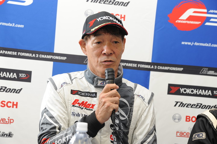 決勝記者会見: 3位の植田正幸（B-MAX with Rn-Sports山下製作所）