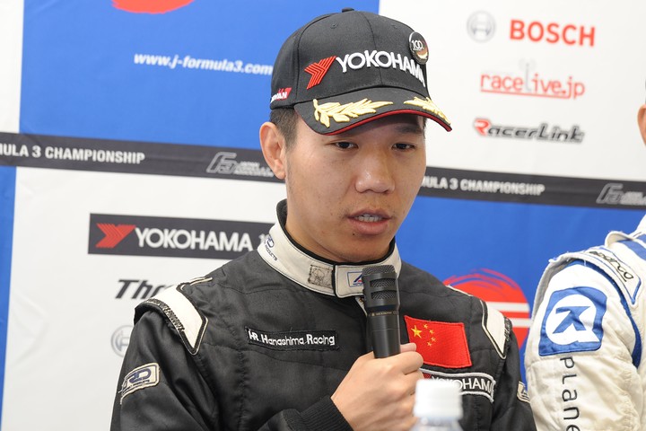 決勝記者会見: 2位のアレックス・ヤン（HuaJiangHU Racing）だったが優勝ドライバーのペナルティーで繰り上げ優勝