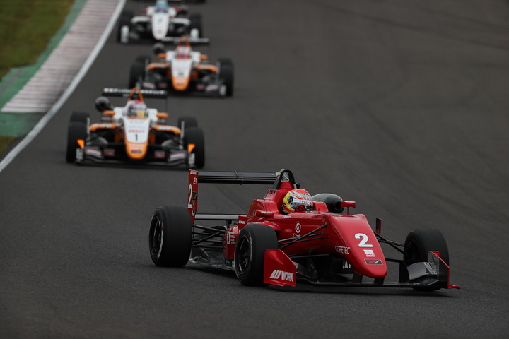 レースは大津弘樹（TODA FIGHTEX）のリードで始まった