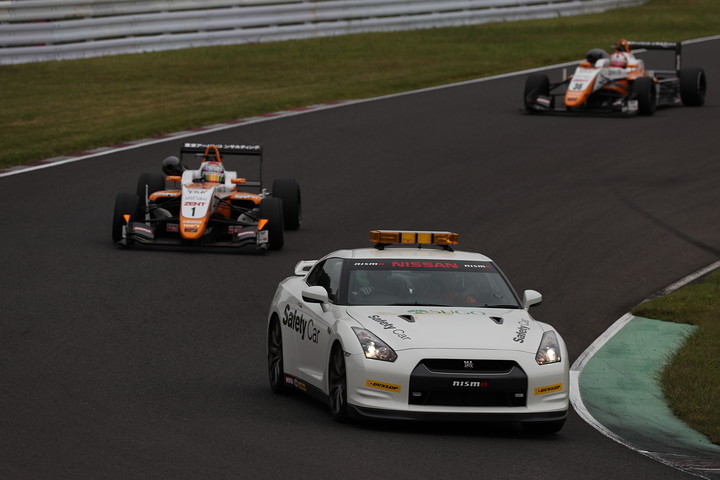 大津弘樹のクラッシュでセーフティーカーが導入された