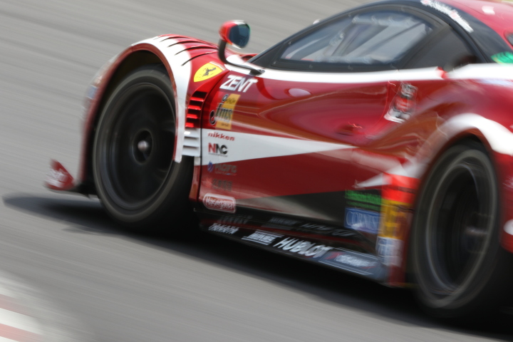 フリー走行: 都筑晶裕／新田守男組（Ferrari 488 GT3）