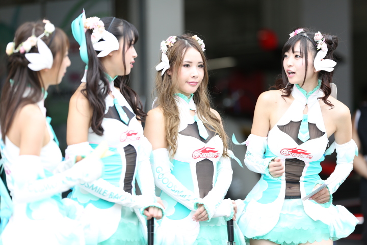 ピットウォーク: レースクイーン