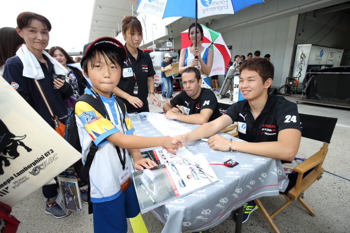 ピットウォーク: ジョアオ・パオロ・デ・オリベイラと佐々木大樹（KONDO RACING）