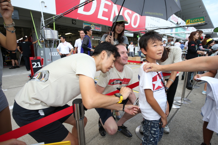 GTキッズウォーク: 柳田真孝とリチャード・ライアン（Audi Team Hitotsuyama）