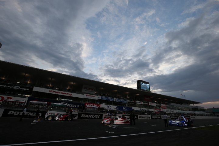 前夜祭: Cカーのデモラン