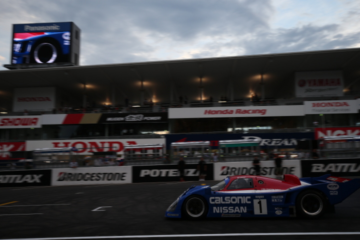 前夜祭: Cカーのデモラン