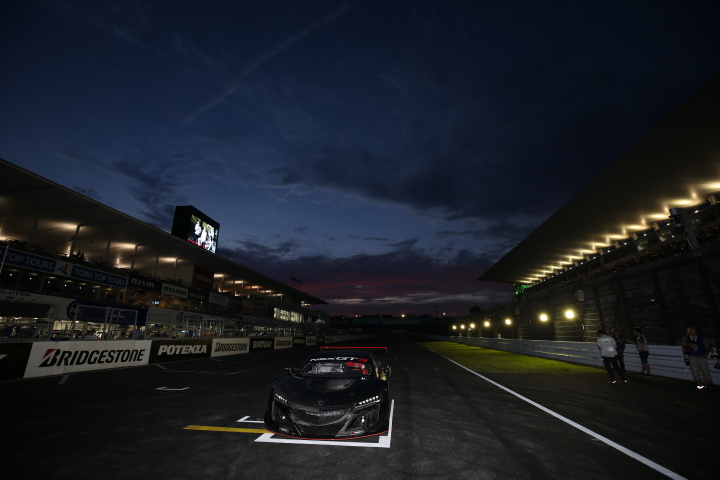 前夜祭: HONDA NSX GT3