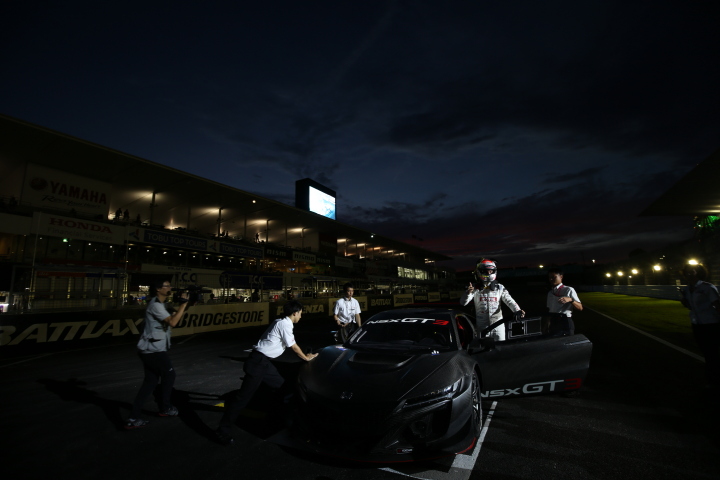 前夜祭: HONDA NSX GT3