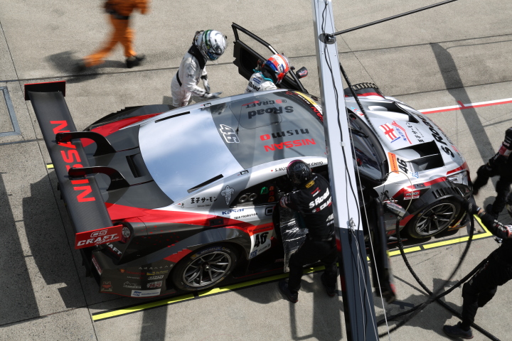 ウォームアップ: 本山哲／千代勝正組（S Road CRAFTSPORTS GT-R）