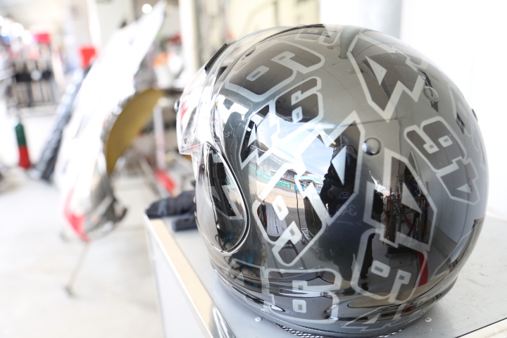 ウォームアップ: MOLAチームクルーのヘルメット