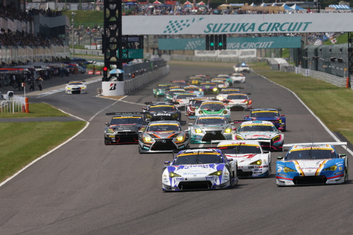 決勝レース: GT300クラスのスタートシーン