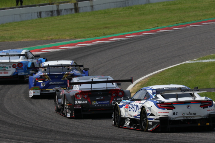 決勝レース: GT500クラス4台の争い