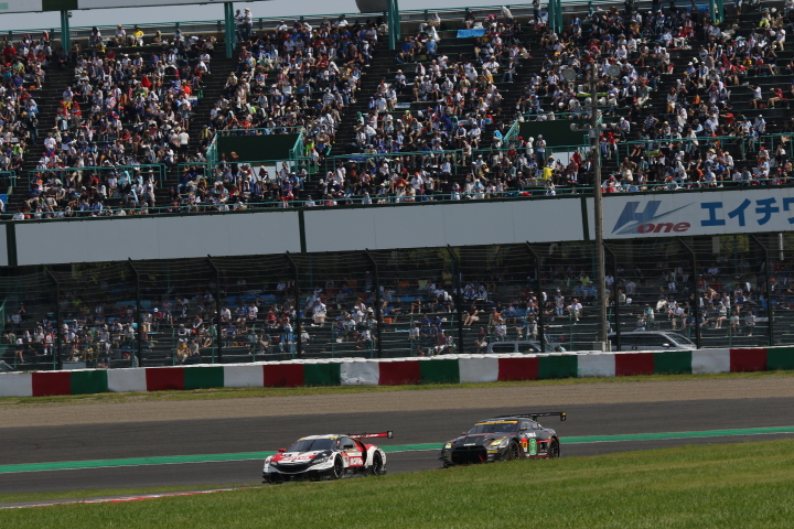 決勝レース: MOTUL MUGEN NSX-GTとGAINER TANAX AMG GT3