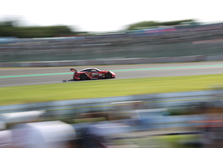 決勝レース: 立川祐路／石浦宏明組（ZENT CERUMO LC500）