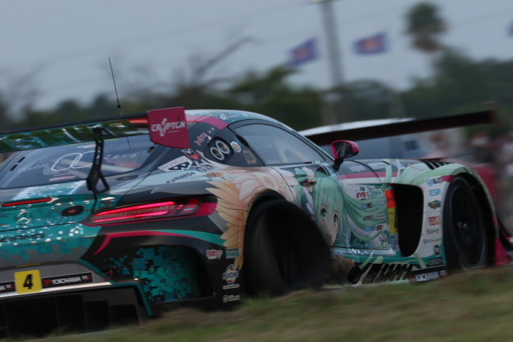 決勝レース: 谷口信輝／片岡龍也組（グッドスマイル初音ミクAMG）