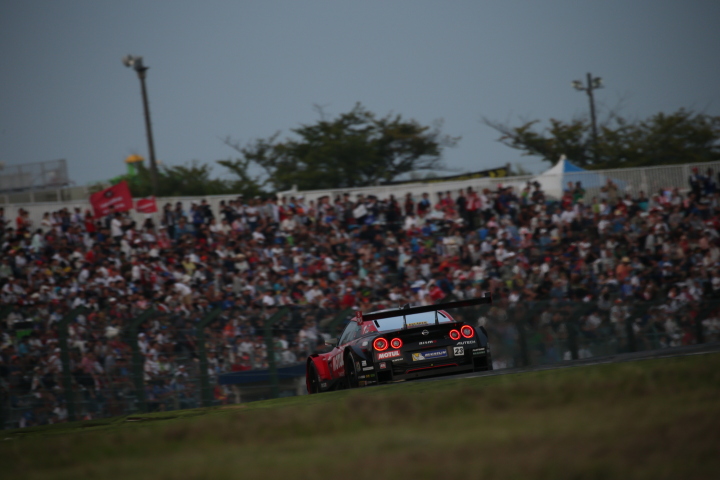 決勝レース: 松田次生／ロニー・クインタレッリ組（MOTUL AUTECH GT-R）