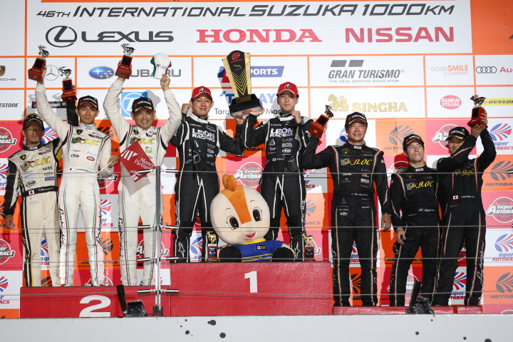 表彰式: GT300クラスのトップ3チーム