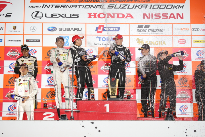 表彰式: GT300クラスのシャンパンファイト