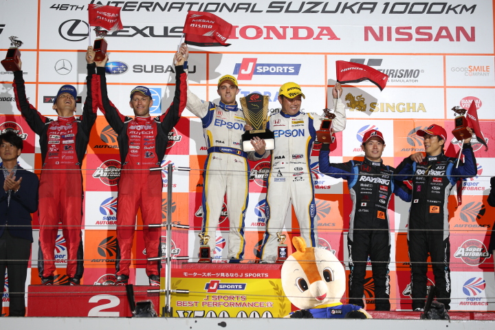 表彰式: GT500クラスのトップ3チーム