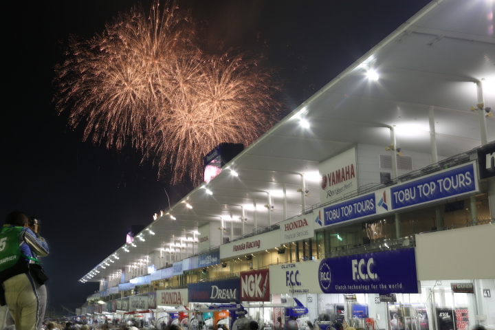 鈴鹿の夜空を彩る花火が夏の終わりを告げる……