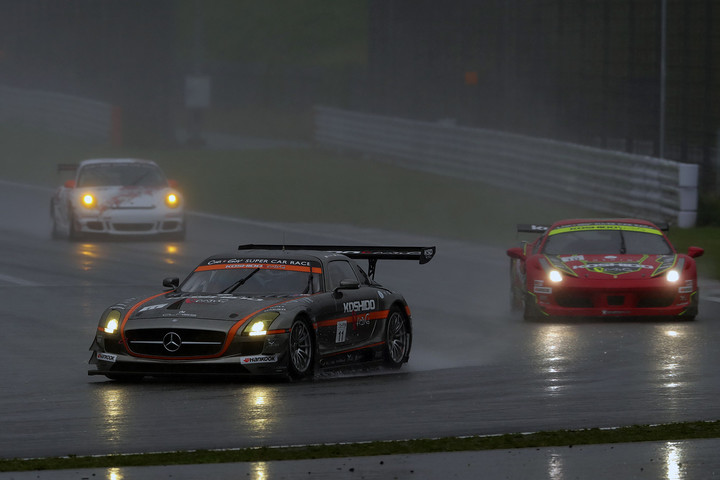 総合＆GT3クラス優勝の佐藤元春／平中克幸組（KSD RACING SLS GT3）