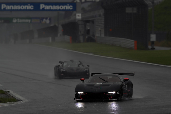 アストンマーチン・バルカンのデモラン