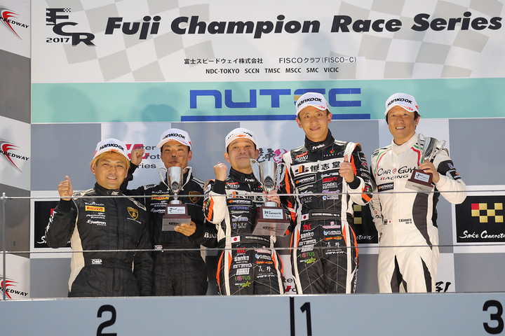 GT3クラスの表彰式