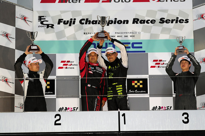 GT4/N1クラスの表彰式