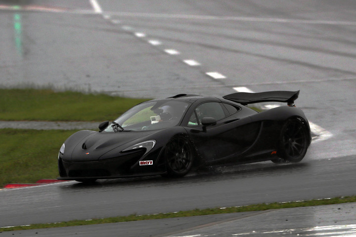 マクラーレンP1のデモラン