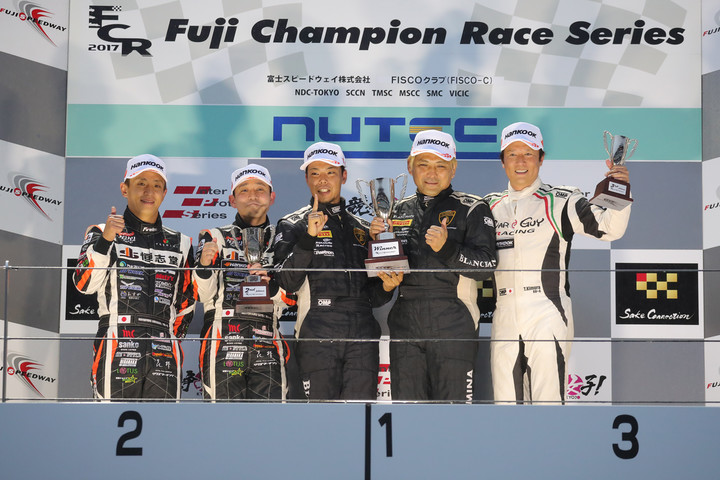 GT3クラスの表彰式