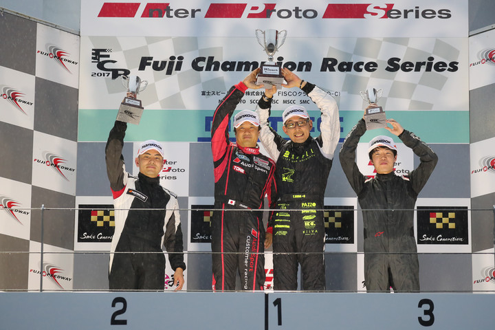 GT4/N1クラスの表彰式