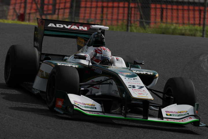 フリー走行1回目: 2位は中嶋一貴（VANTELIN KOWA TOM’S SF14）